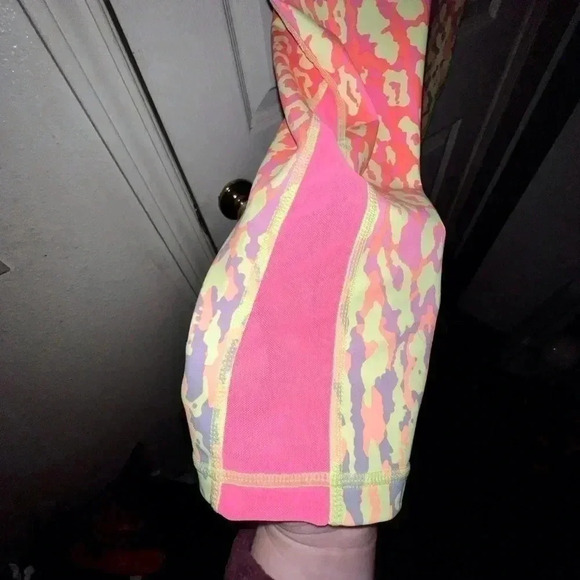 MWOT Zella Live In Streamline bright neon gym crop legging Size Large mesh panel - Picture 3 of 6